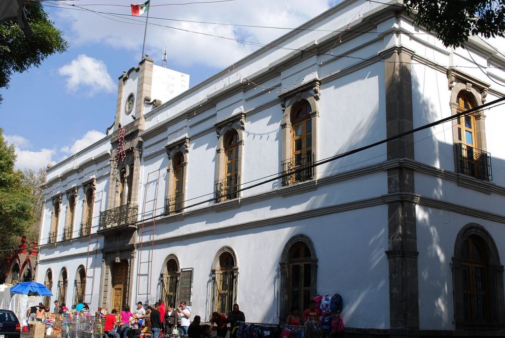 The Casa de Cultura Azcapotzalco in the Center of the Neighborhood