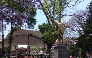 Jardín Hidalgo y el atrio de la catedral