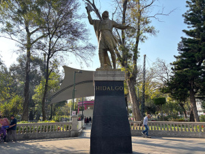Jardín Hidalgo y el atrio de la catedral