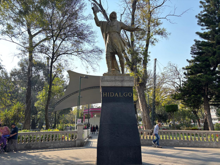 Jardín Hidalgo y el atrio de la catedral