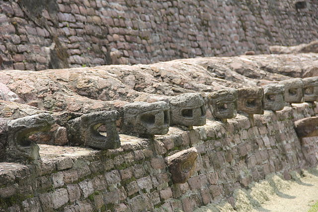 Coatepantli1 serpant wall tenayuca