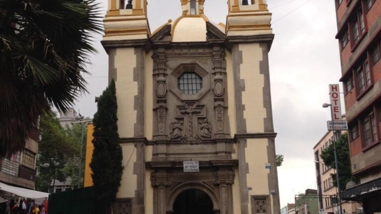 Señor de la Humildad Chapel / Manzanares Chapel