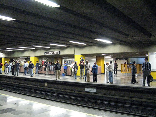 Plataforma Metro Jamaica