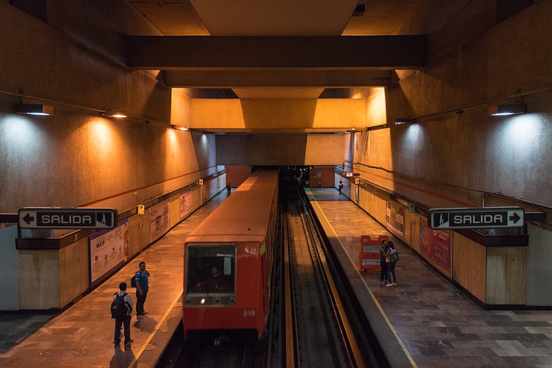 Metro Patriotismo and the other side of Condesa / Escandón