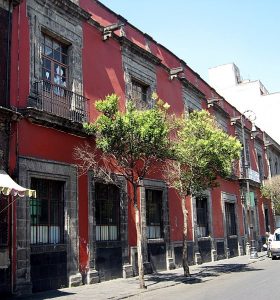 Casa de la Malinche / Miguel Serrano Primary School | Mexico City