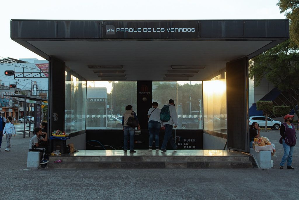 Metro_Parque_de_los_Venados 