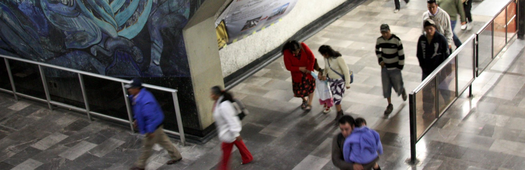 Metro Tacubaya > > 