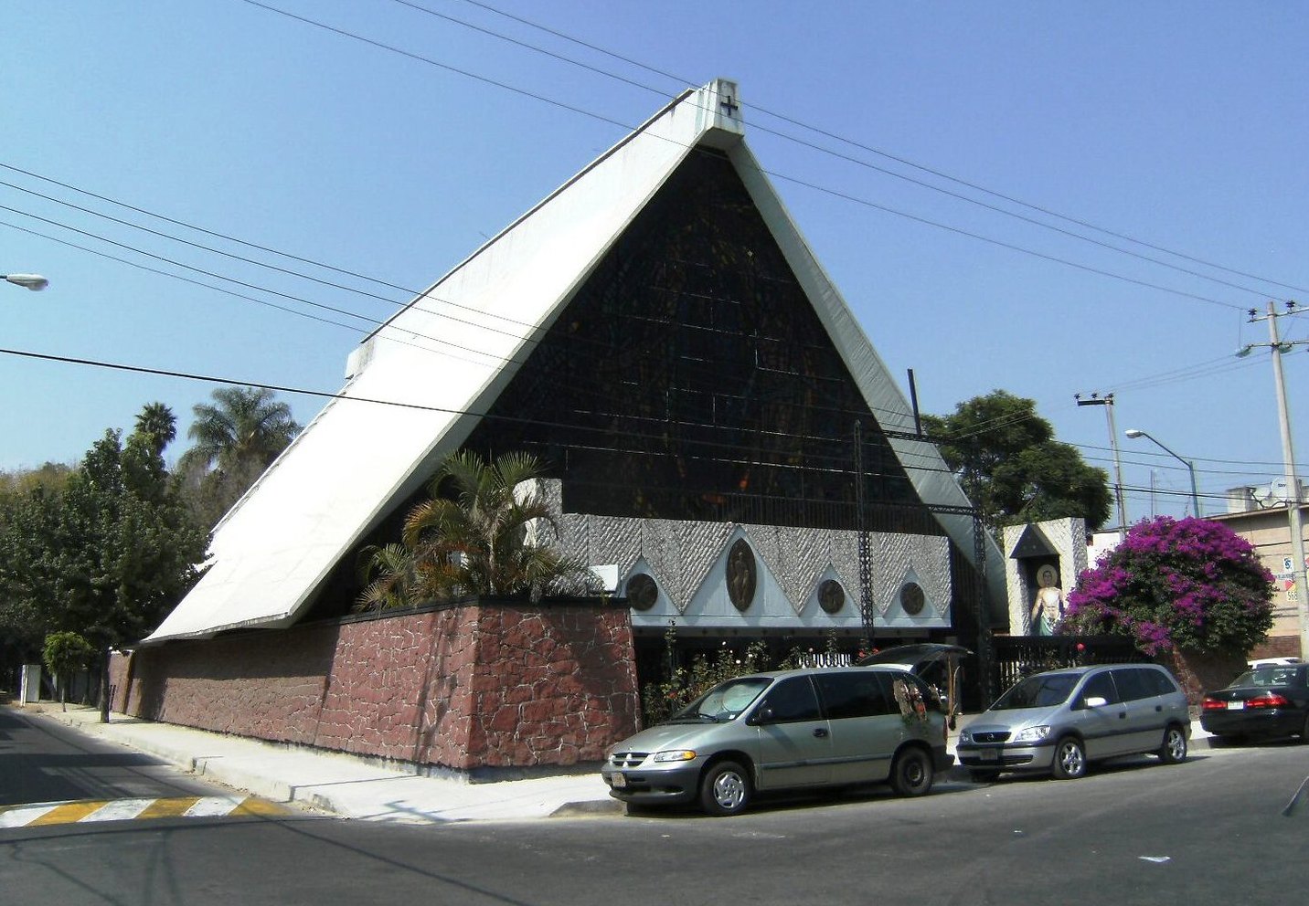 Capilla de Guadalupe, Rosedal 