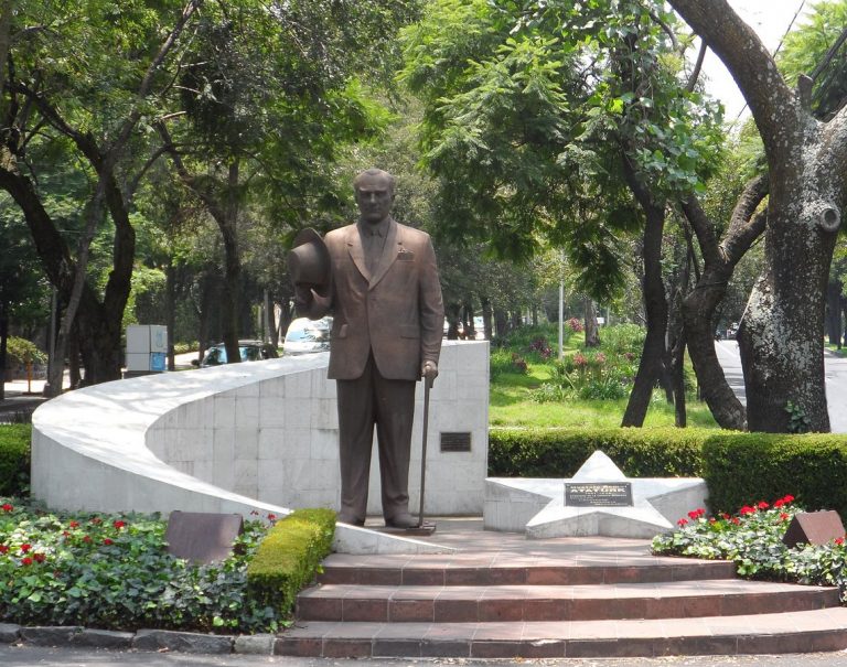 Monumento a Atatürk , Paseo de la Reforma