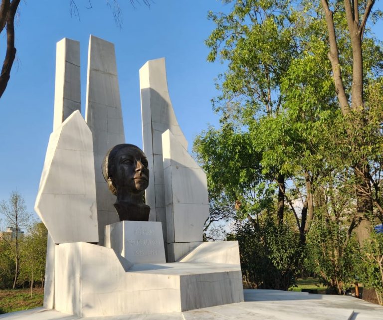 Parque Rosario Castellanos / Monumento